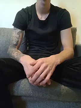 Snapshot of DeepSecret0 chatting on 11/12/25, 02:50 DeepSecret0 online show from 11/12/25, 02:50