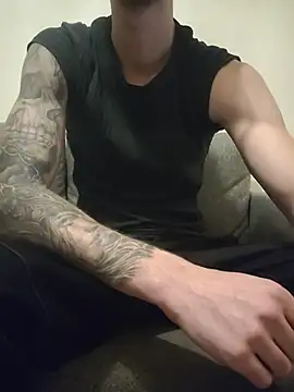 Snapshot of DeepSecret0 chatting on 11/13/25, 03:55 DeepSecret0 online show from 11/13/25, 03:55