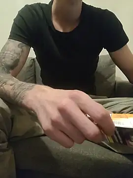 Snapshot of DeepSecret0 chatting on 11/14/25, 05:33 DeepSecret0 online show from 11/14/25, 05:33