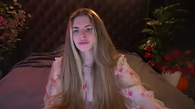 Snapshot of DanielaReign chatting on 04/15/26, 01:07 DanielaReign online show from 04/15/26, 01:07