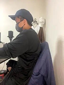 Snapshot of RYUTA_9911 chatting on 11/08/25, 10:37 RYUTA 9911 online show from 11/08/25, 10:37