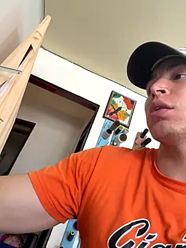 Snapshot of AlexanderBianchi2 chatting on 11/07/25, 03:34 AlexanderBianchi2 online show from 11/07/25, 03:34