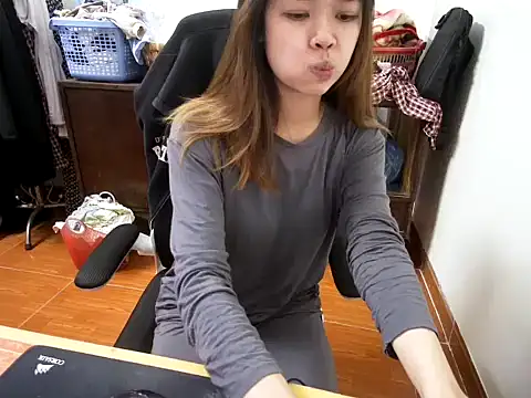 ---Lusi03--- online show from 12/18/25, 03:29