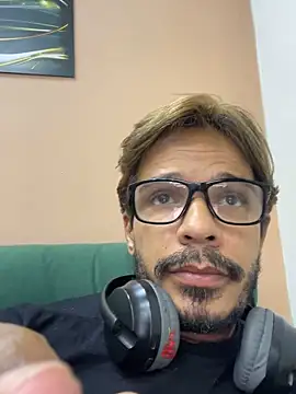 Snapshot of Antoniobiague chatting on 03/13/26, 03:18 Antoniobiague online show from 03/13/26, 03:18