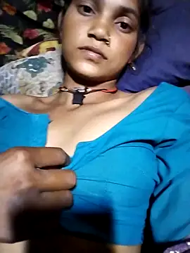 Snapshot of Jooli_cuty chatting on 03/18/26, 03:26 Jooli cuty online show from 03/18/26, 03:26