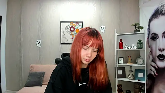 Snapshot of OlyviaBella chatting on 11/04/25, 01:32 OlyviaBella online show from 11/04/25, 01:32