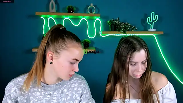 lana shine  online show from 11/19/25, 09:53