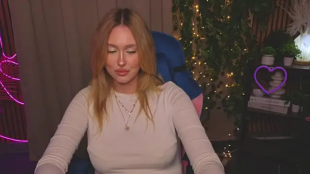 Snapshot of VickieHubbard chatting on 12/18/25, 10:21 VickieHubbard online show from 12/18/25, 10:21