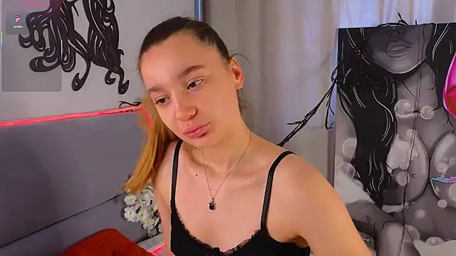 Snapshot of LauriePerez chatting on 01/19/26, 08:29 LauriePerez online show from 01/19/26, 08:29