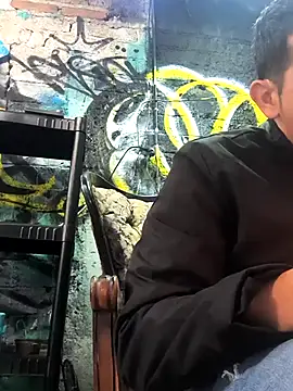 Snapshot of perr8886 chatting on 12/15/25, 06:01 perr8886 online show from 12/15/25, 06:01