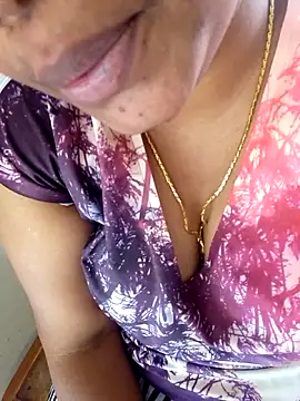 Snapshot of Mathi_cam chatting on 11/22/25, 03:05 Mathi cam online show from 11/22/25, 03:05