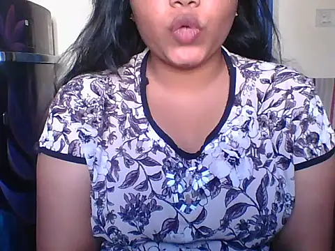 Snapshot of Mathi_cam chatting on 01/13/26, 05:24 Mathi cam online show from 01/13/26, 05:24