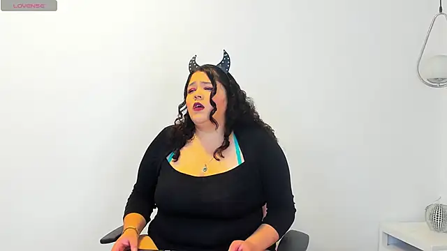 Lilith Aliany  online show from 12/03/25, 01:09