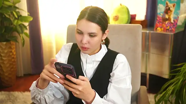 Snapshot of JanyceGrzyb chatting on 11/04/25, 04:00 JanyceGrzyb online show from 11/04/25, 04:00