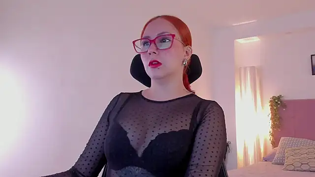 Snapshot of MistressErza chatting on 06/02/26, 06:21 MistressErza online show from 06/02/26, 06:21