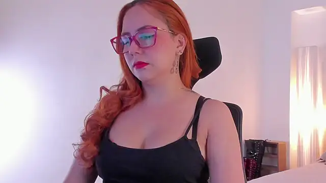 Snapshot of MistressErza chatting on 06/26/26, 03:38 MistressErza online show from 06/26/26, 03:38