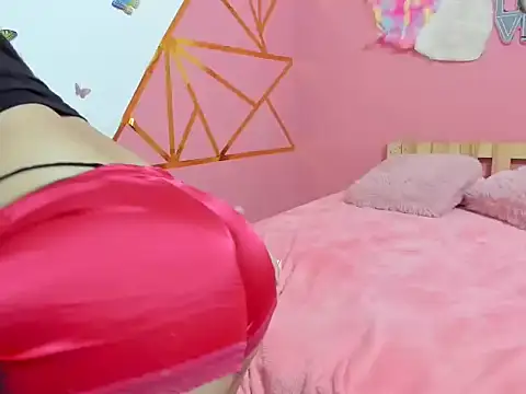 Snapshot of Scarlet_27 chatting on 11/17/25, 08:25 Scarlet 27 online show from 11/17/25, 08:25