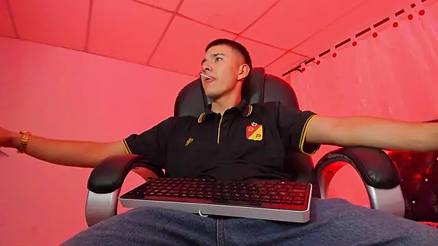 Aleck Boy online show from 11/12/25, 08:30