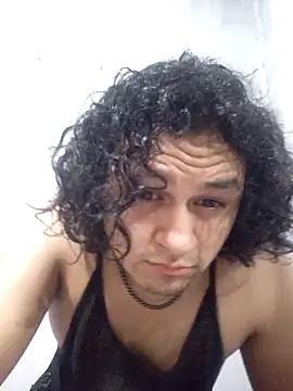 Snapshot of Nicolasfacundo chatting on 11/04/25, 10:42 Nicolasfacundo online show from 11/04/25, 10:42