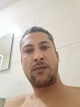 Snapshot of Arrombador20 chatting on 04/08/26, 03:28 Arrombador20 online show from 04/08/26, 03:28