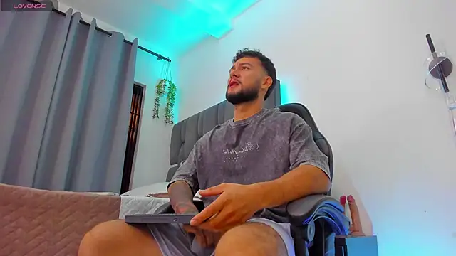 noah corvelle online show from 02/03/26, 01:04