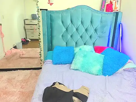 Aurora sky9 online show from 12/16/25, 01:32