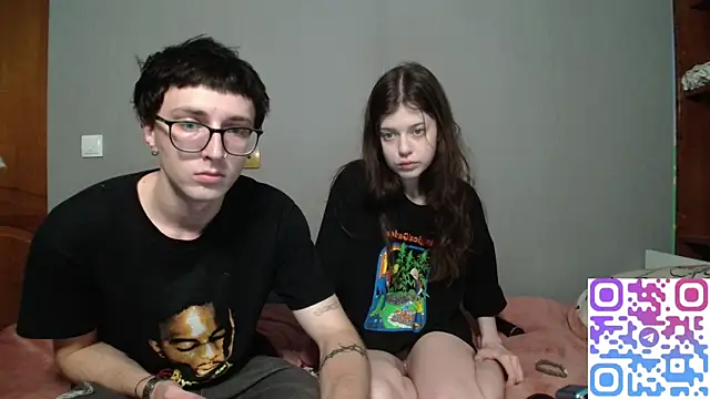 Snapshot of t_files_x chatting on 11/14/25, 03:16 t files x online show from 11/14/25, 03:16