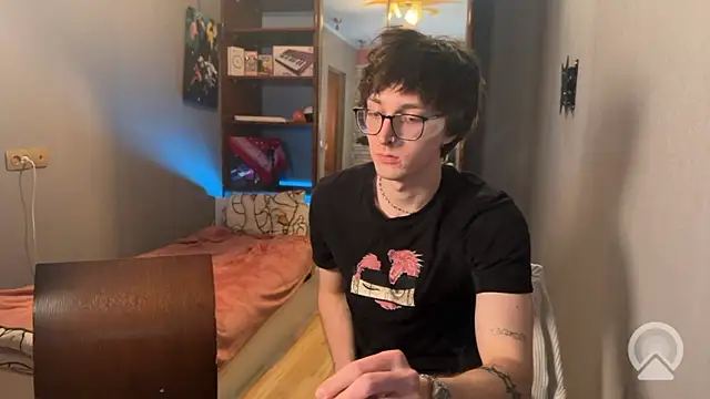 Snapshot of t_files_x chatting on 01/18/26, 03:05 t files x online show from 01/18/26, 03:05