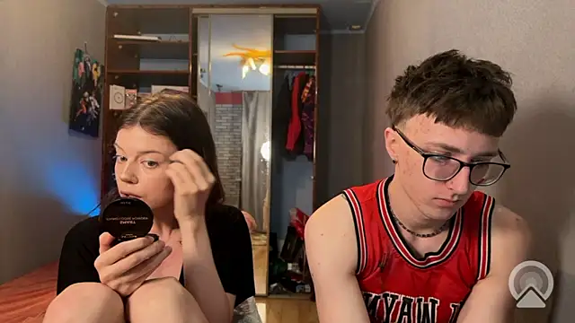 Snapshot of t_files_x chatting on 02/09/26, 05:22 t files x online show from 02/09/26, 05:22