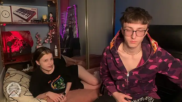 Snapshot of t_files_x chatting on 03/04/26, 06:25 t files x online show from 03/04/26, 06:25