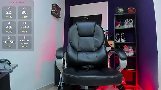 Snapshot of Alex_king27 chatting on 03/06/26, 01:02 Alex king27 online show from 03/06/26, 01:02