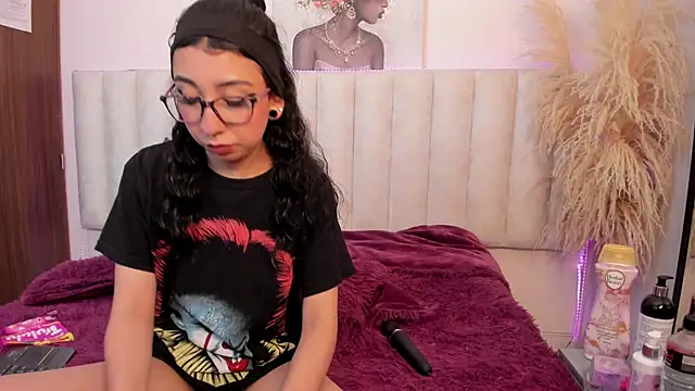 Isabella Crofts online show from 05/06/26, 03:02