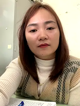Snapshot of Bana-gibee chatting on 12/17/25, 01:44 Bana-gibee online show from 12/17/25, 01:44