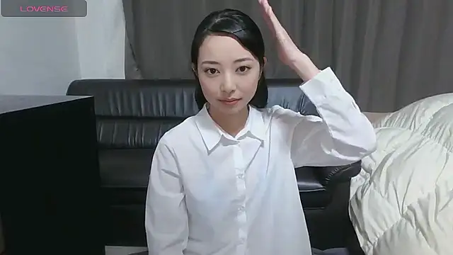 Snapshot of --Hina-- chatting on 03/04/26, 01:33 --Hina-- online show from 03/04/26, 01:33