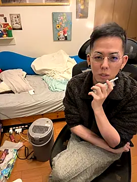 Snapshot of ippei0001 chatting on 11/12/25, 02:01 ippei0001 online show from 11/12/25, 02:01