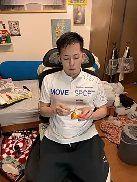 Snapshot of ippei0001 chatting on 11/21/25, 12:48 ippei0001 online show from 11/21/25, 12:48