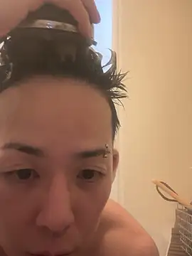 Snapshot of ippei0001 chatting on 11/23/25, 11:54 ippei0001 online show from 11/23/25, 11:54