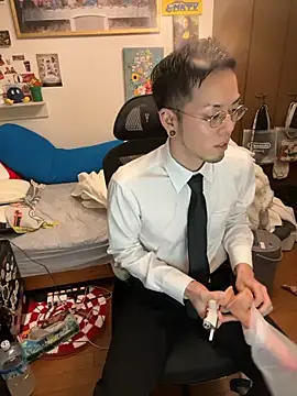 Snapshot of ippei0001 chatting on 11/24/25, 01:11 ippei0001 online show from 11/24/25, 01:11