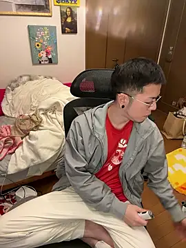 Snapshot of ippei0001 chatting on 12/17/25, 02:45 ippei0001 online show from 12/17/25, 02:45