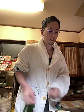 Snapshot of ippei0001 chatting on 03/08/26, 04:00 ippei0001 online show from 03/08/26, 04:00