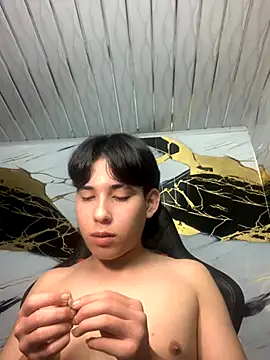 Snapshot of Suarezz10_ chatting on 11/05/25, 12:27 Suarezz10 online show from 11/05/25, 12:27