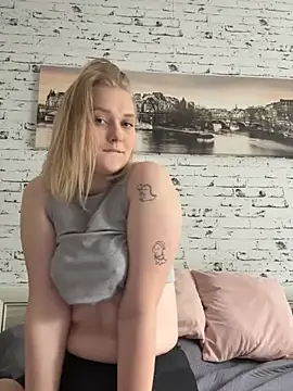 Snapshot of hotgoodgirll chatting on 06/16/26, 04:31 hotgoodgirll online show from 06/16/26, 04:31