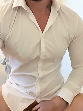 Snapshot of hommedure75 chatting on 11/05/25, 02:17 hommedure75 online show from 11/05/25, 02:17