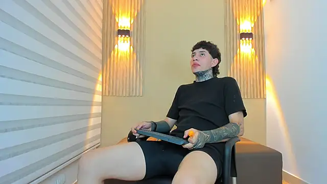 Snapshot of DANTE_ARMSTRONG chatting on 11/13/25, 04:00 DANTE ARMSTRONG online show from 11/13/25, 04:00