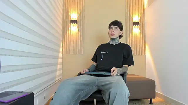 Snapshot of DANTE_ARMSTRONG chatting on 11/17/25, 03:45 DANTE ARMSTRONG online show from 11/17/25, 03:45