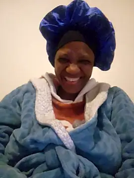 Snapshot of Mommy_Sienna chatting on 04/25/26, 04:15 Mommy Sienna online show from 04/25/26, 04:15