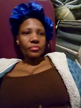 Snapshot of Mommy_Sienna chatting on 04/27/26, 04:49 Mommy Sienna online show from 04/27/26, 04:49