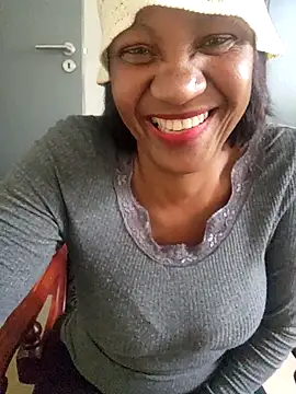 Snapshot of Mommy_Sienna chatting on 04/29/26, 02:43 Mommy Sienna online show from 04/29/26, 02:43