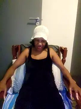 Snapshot of Mommy_Sienna chatting on 05/02/26, 02:27 Mommy Sienna online show from 05/02/26, 02:27