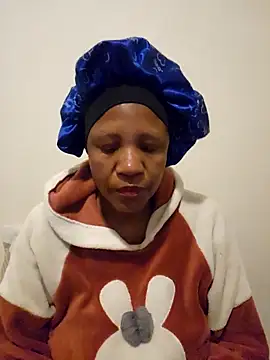 Snapshot of Mommy_Sienna chatting on 05/05/26, 06:05 Mommy Sienna online show from 05/05/26, 06:05